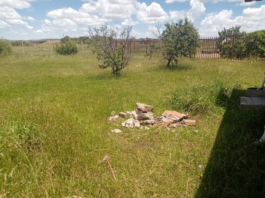 2 Bedroom Property for Sale in Molifi Tau Kloof Free State